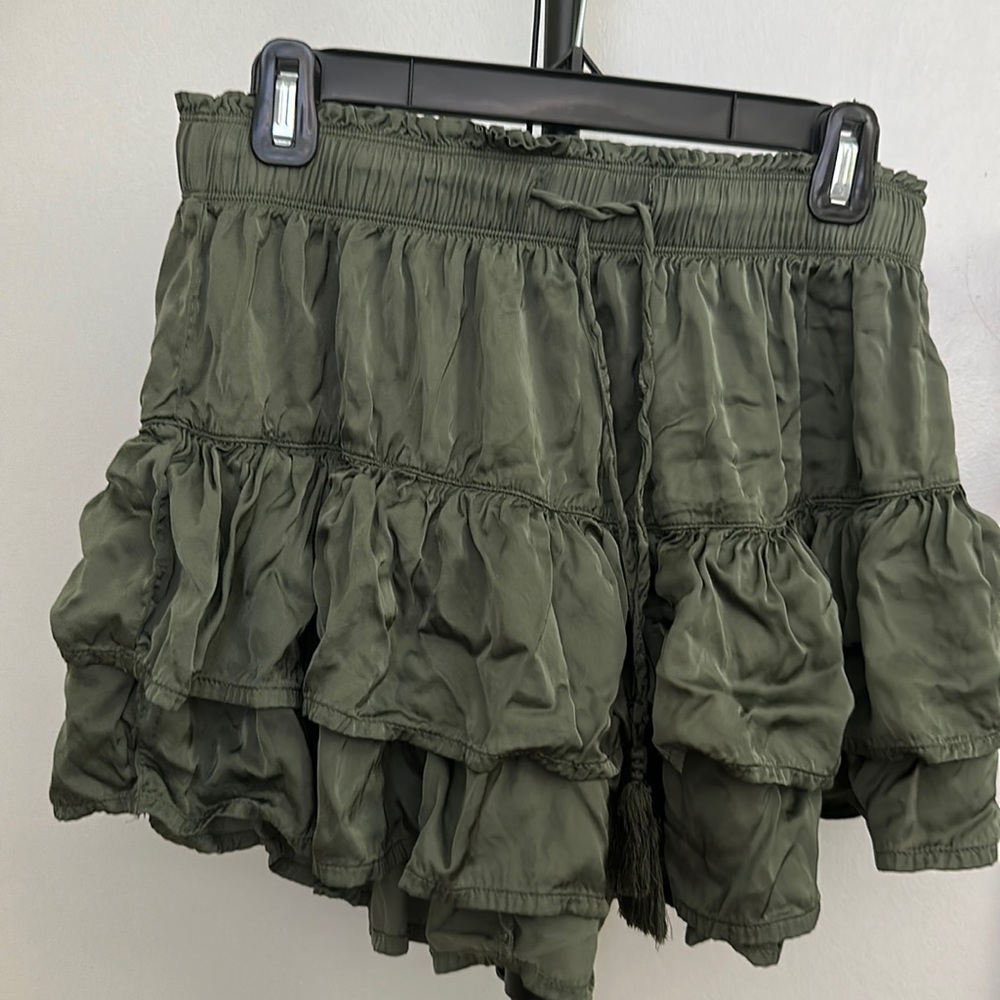 Green aerie skirt, elastic waist band, green